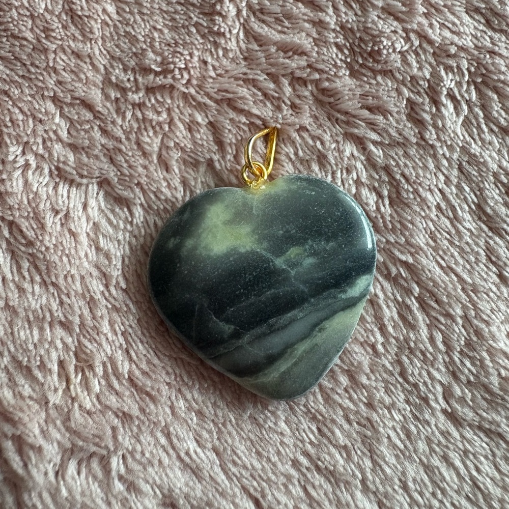 Serpent Stone Heart Pendant | Natural Serpentine Crystal Pendant - Picture 2 of 2